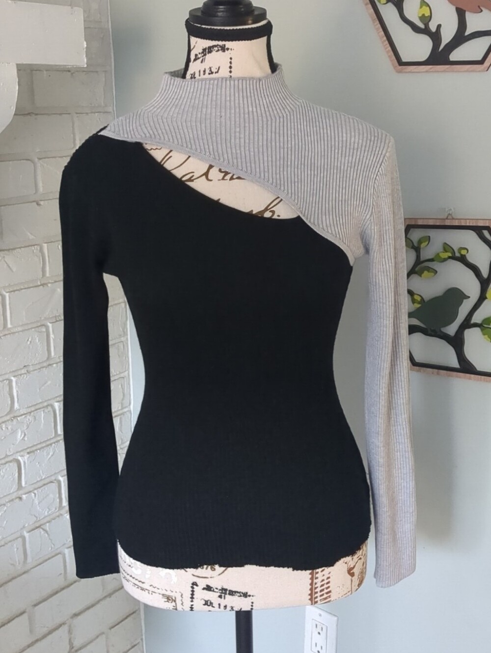 **3/$10** Almost Famous Sweater Top Size Medium